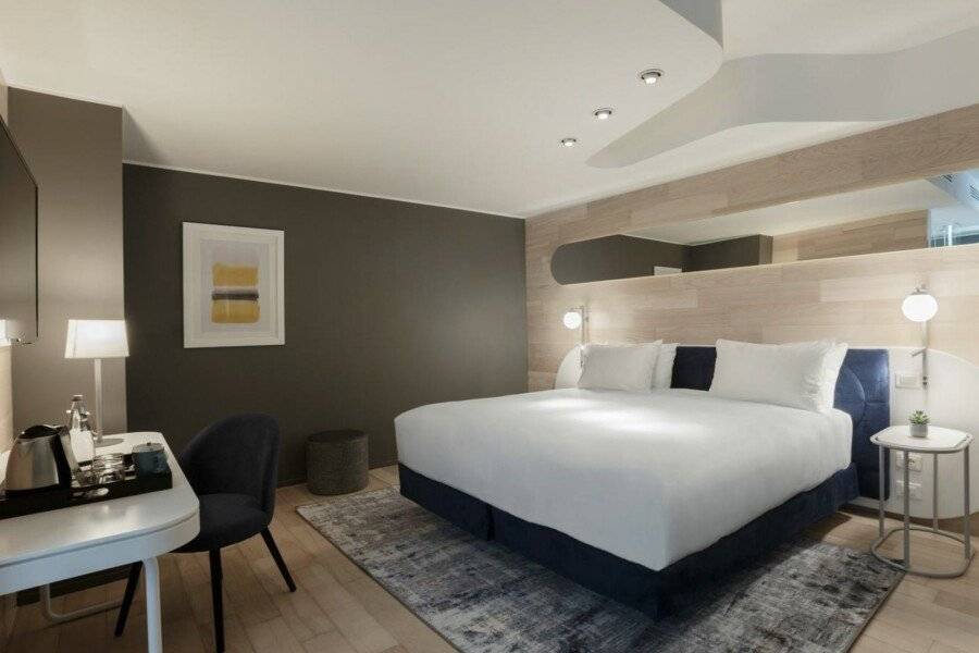 voco-Fiere, an IHG Hotel hotel bedroom