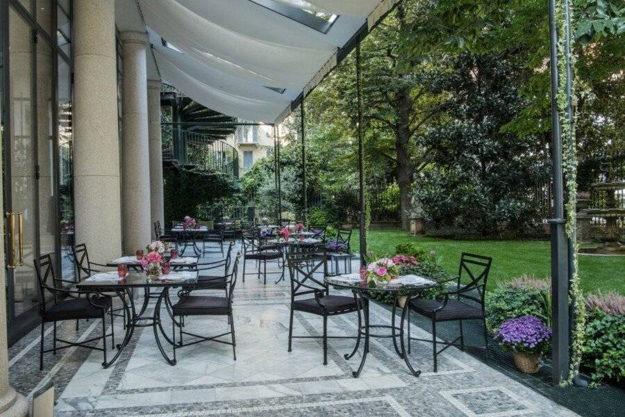 Palazzo Parigi Hotel & Grand Spa - LHW garden,restaurant