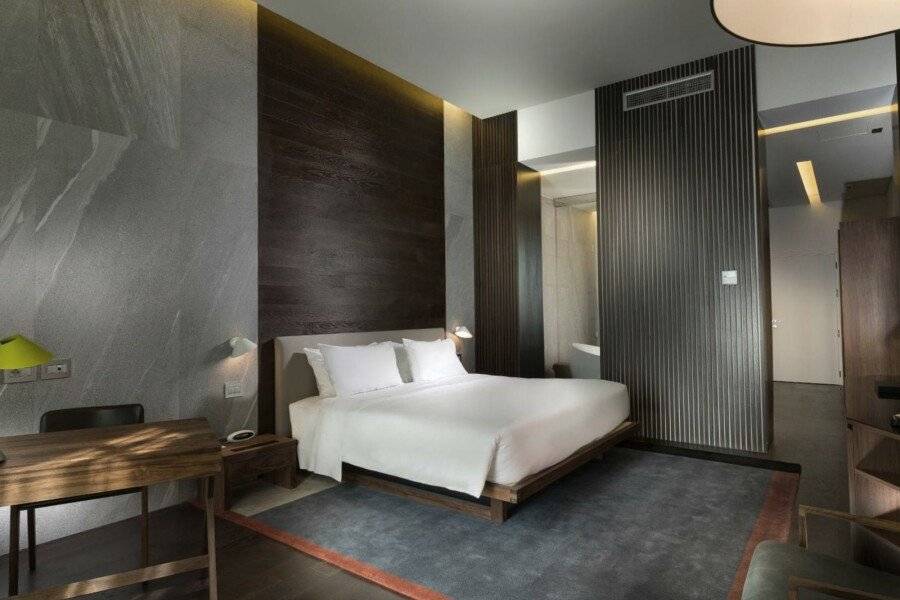 The Glamoreo Duomo hotel bedroom