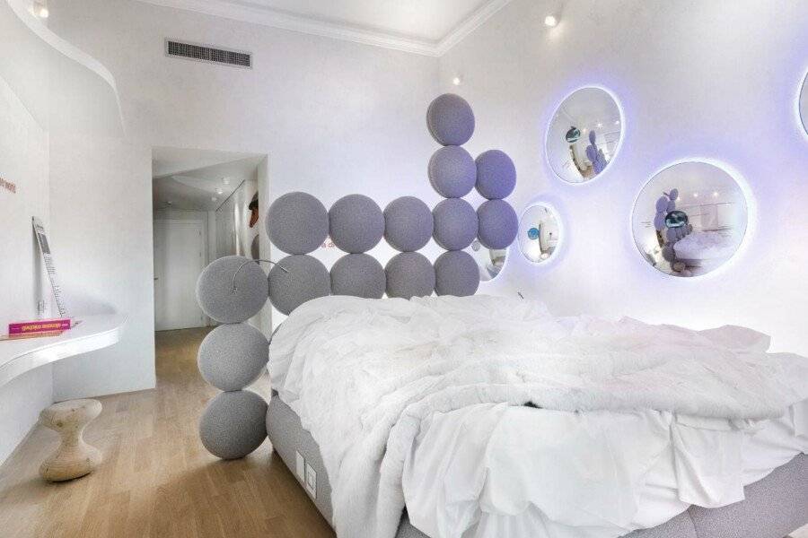 The Glamoreo Duomo hotel bedroom