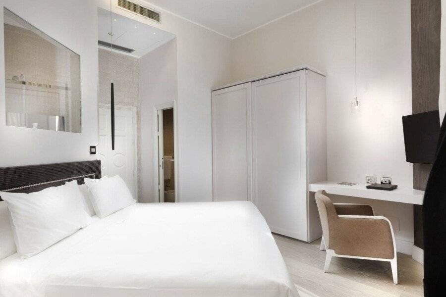 The Glamoreo Duomo hotel bedroom