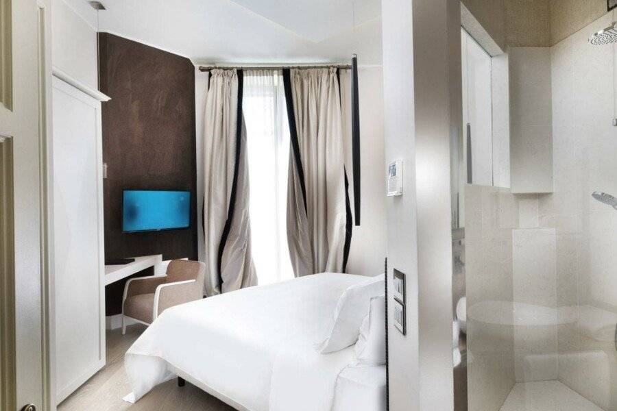 The Glamoreo Duomo hotel bedroom