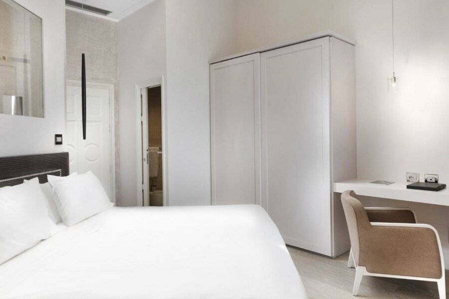 The Glamoreo Duomo hotel bedroom