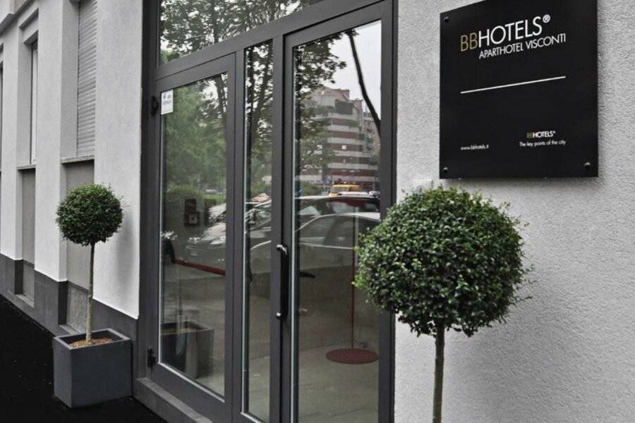 BB Hotels Aparthotel Visconti facade