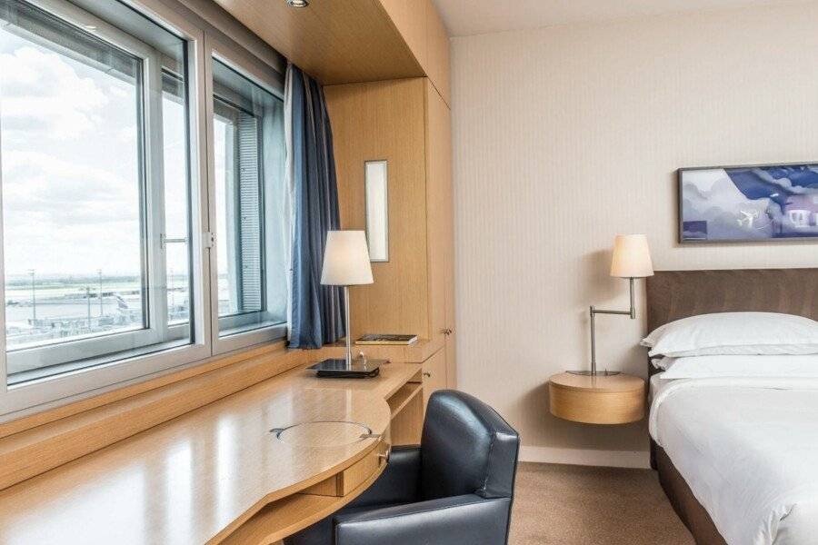 Sheraton Paris Charles de Gaulle Airport Hotel hotel bedroom