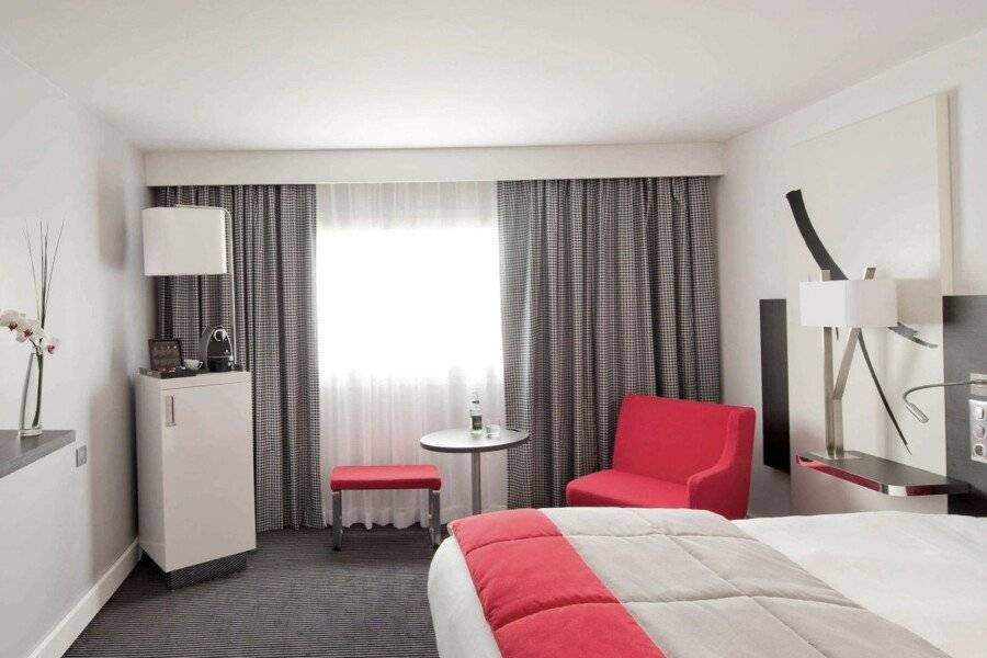 Mercure Paris CDG Airport & Convention hotel bedroom