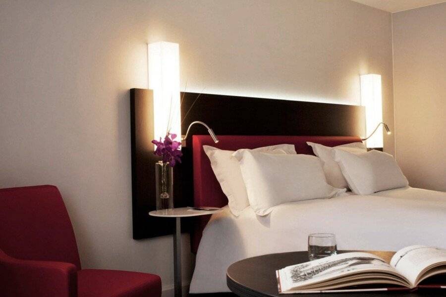 Mercure Paris CDG Airport & Convention hotel bedroom