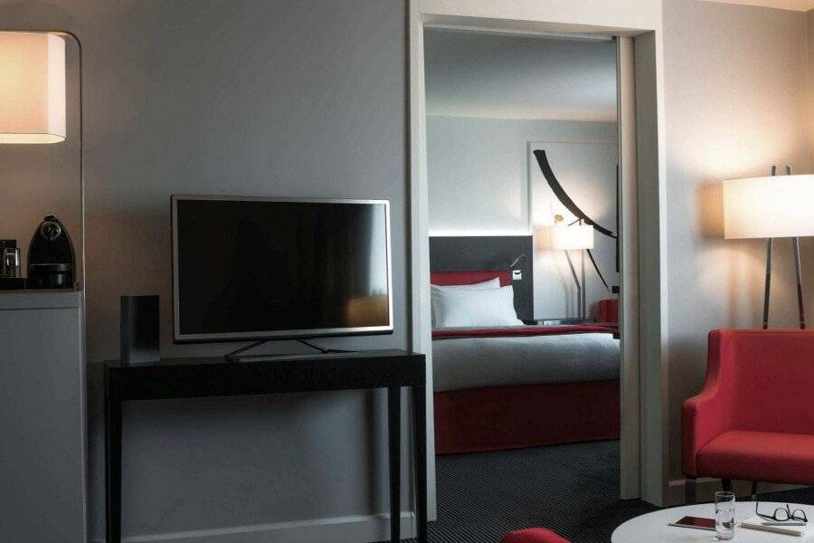 Mercure Paris CDG Airport & Convention hotel bedroom