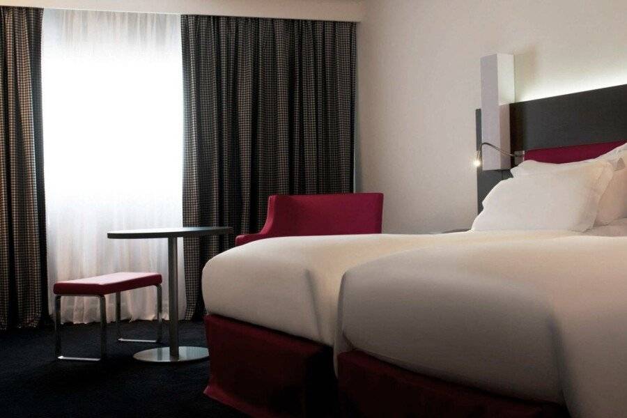 Mercure Paris CDG Airport & Convention hotel bedroom