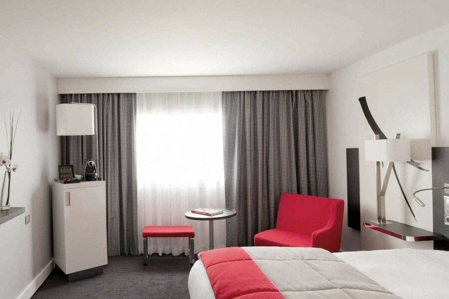 Mercure Paris CDG Airport & Convention hotel bedroom