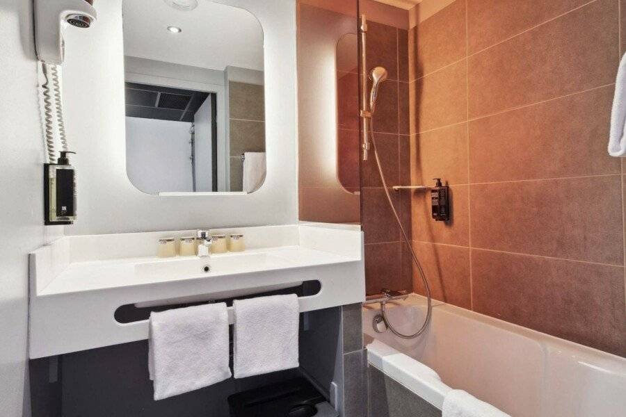 ibis Styles Paris Charles de Gaulle Airport bathtub