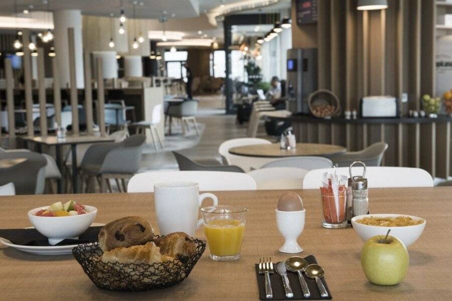 Holiday Inn Express - Paris - CDG Airport, an IHG Hotel restaurant, breakfast