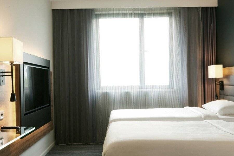 Moxy Paris Charles de Gaulle Airport hotel bedroom