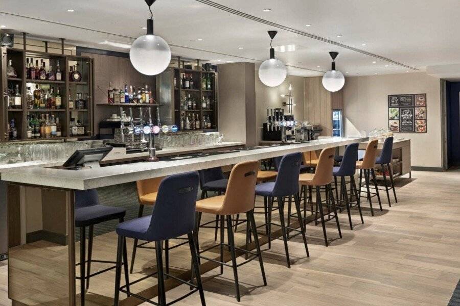 Hyatt Place London Heathrow Airport bar