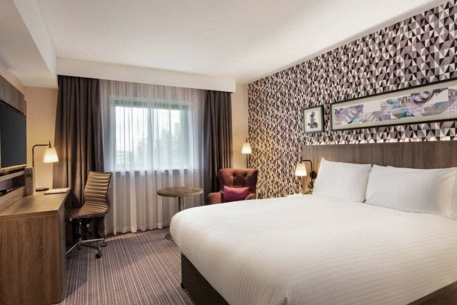 Leonardo London Heathrow Airport hotel bedroom