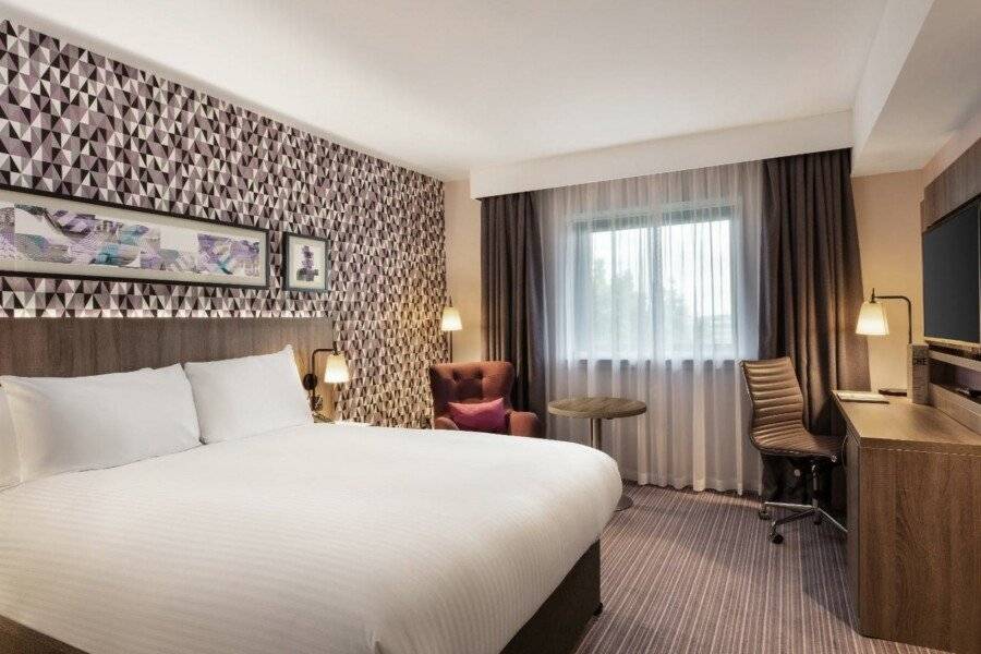 Leonardo London Heathrow Airport hotel bedroom