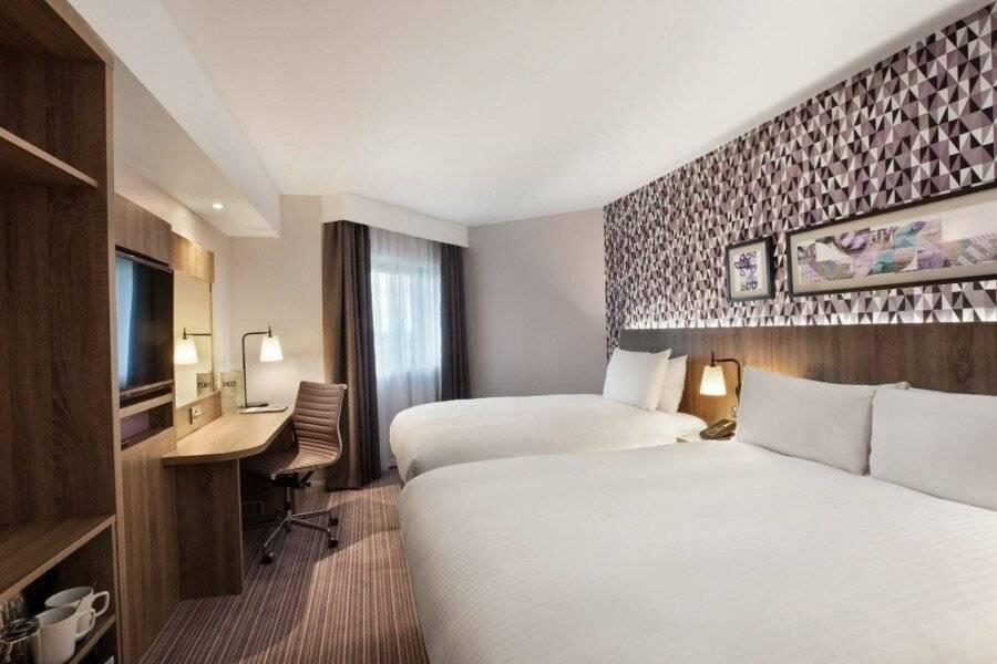 Leonardo London Heathrow Airport hotel bedroom