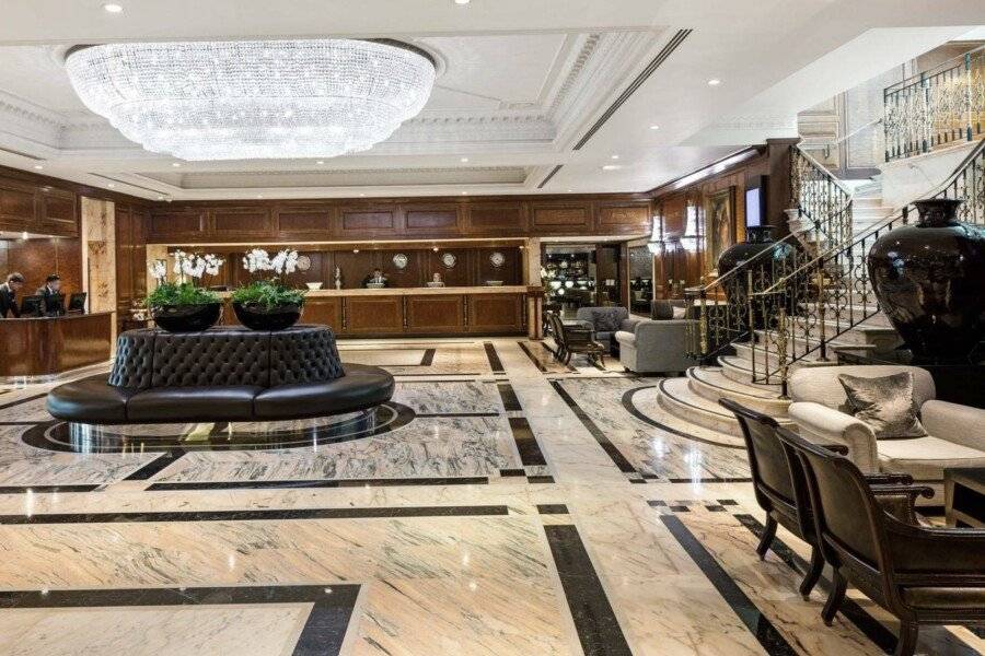 Radisson Blu London Heathrow lobby