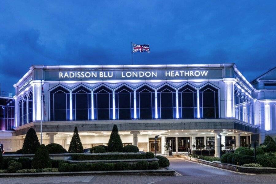 Radisson Blu London Heathrow facade