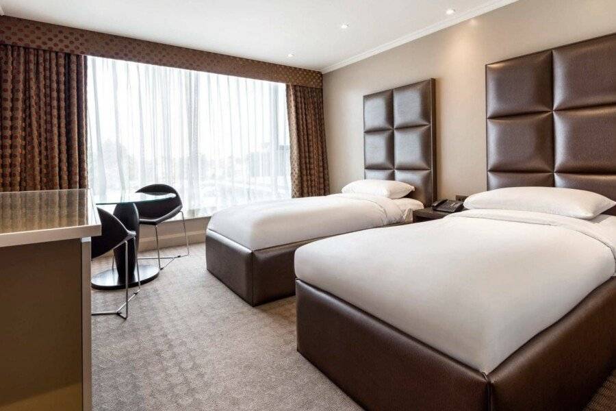 Radisson Blu London Heathrow hotel bedroom