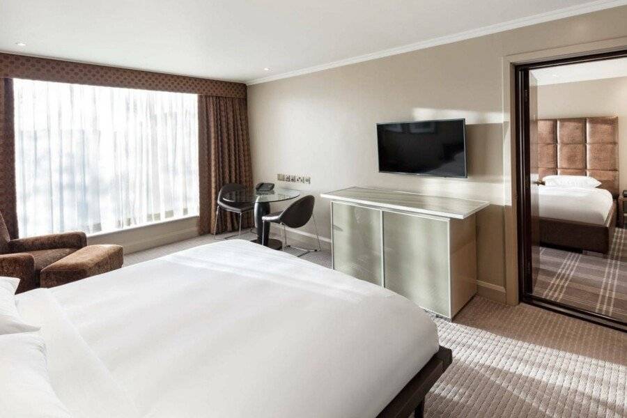 Radisson Blu London Heathrow hotel bedroom