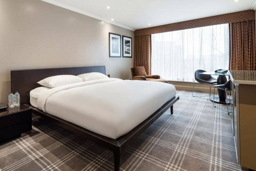 Radisson Blu London Heathrow hotel bedroom