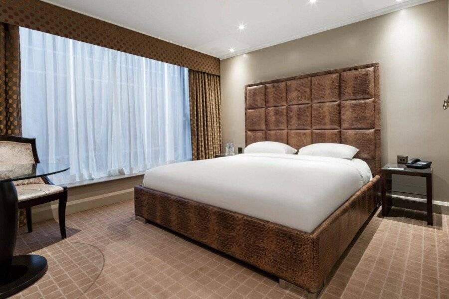 Radisson Blu London Heathrow hotel bedroom