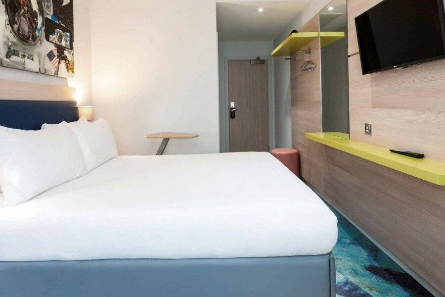 ibis Styles London Heathrow Airport hotel bedroom