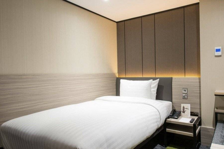 Aerotel London Heathrow hotel bedroom