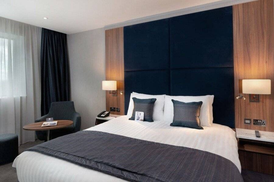 Crowne Plaza London Heathrow hotel bedroom