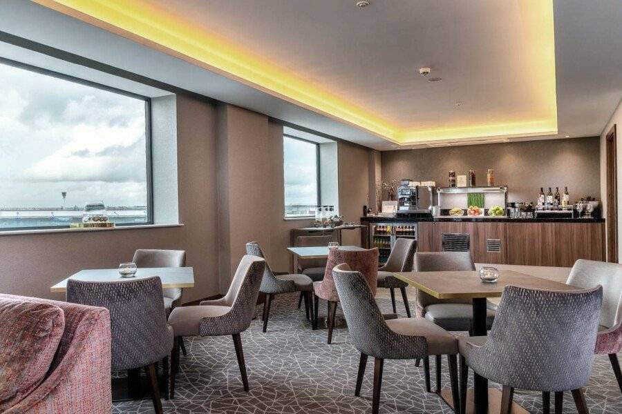 Crowne Plaza London Heathrow restaurant,bar