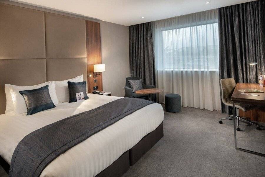 Crowne Plaza London Heathrow hotel bedroom