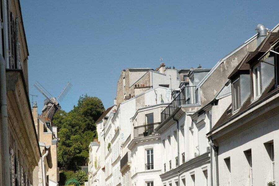 Hôtel des Arts Montmartre []