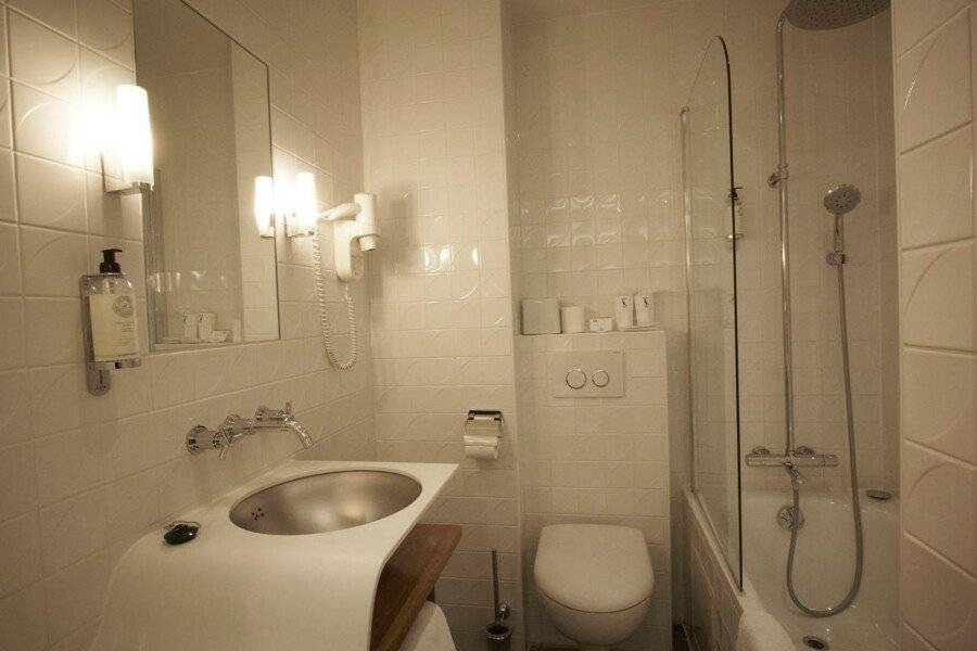 Hotel Aulivia Opéra bathtub