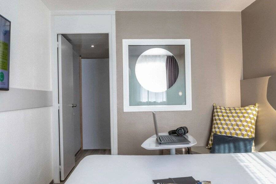 ibis Styles Bercy hotel bedroom