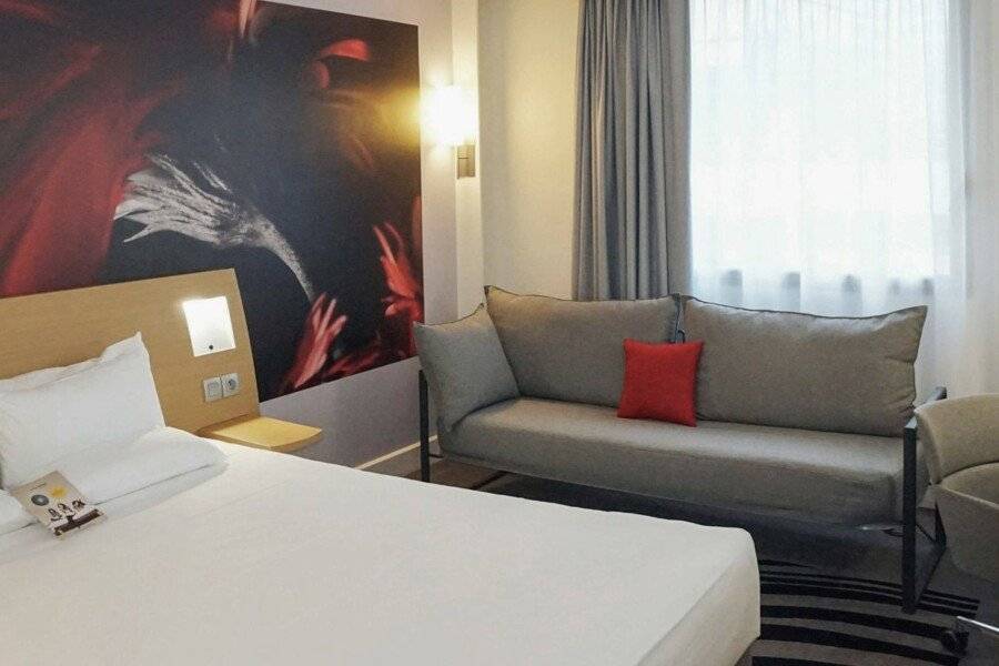 Novotel Centre Gare Montparnasse hotel bedroom