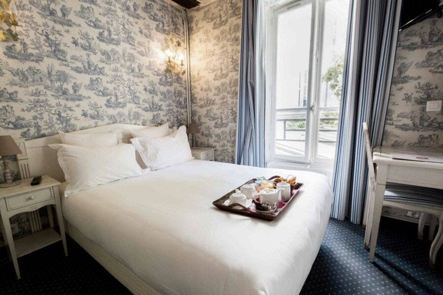 Regyn's Montmartre hotel bedroom