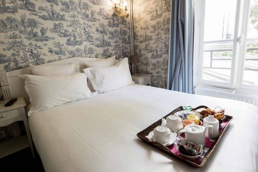 Regyn's Montmartre hotel bedroom,breakfast