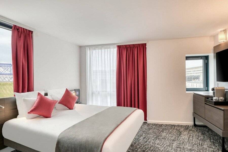 Novotel Centre Bercy hotel bedroom