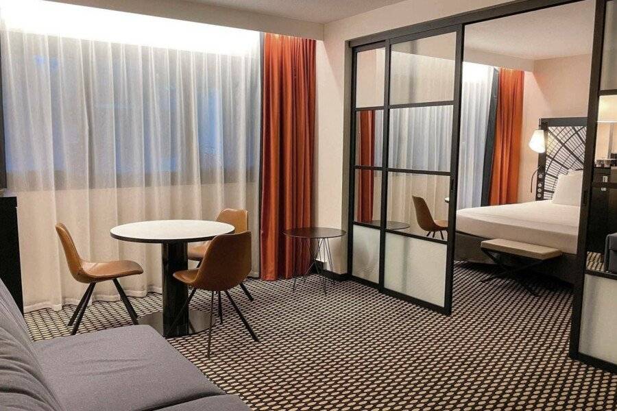 Mercure Porte De Versailles Expo hotel bedroom