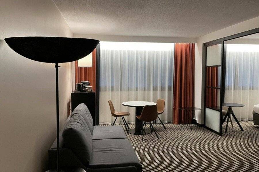 Mercure Porte De Versailles Expo hotel bedroom