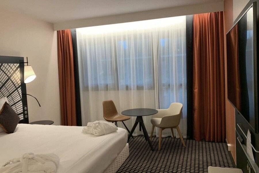 Mercure Porte De Versailles Expo hotel bedroom