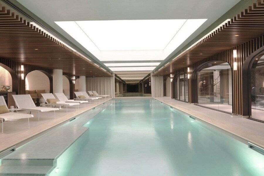 Hôtel D'Aubusson indoor pool,spa