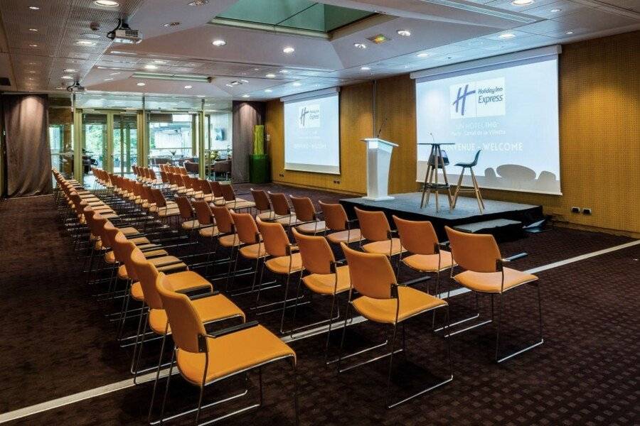 Holiday Inn Express-Canal De La Villette, an IHG Hotel conference room,meeting room