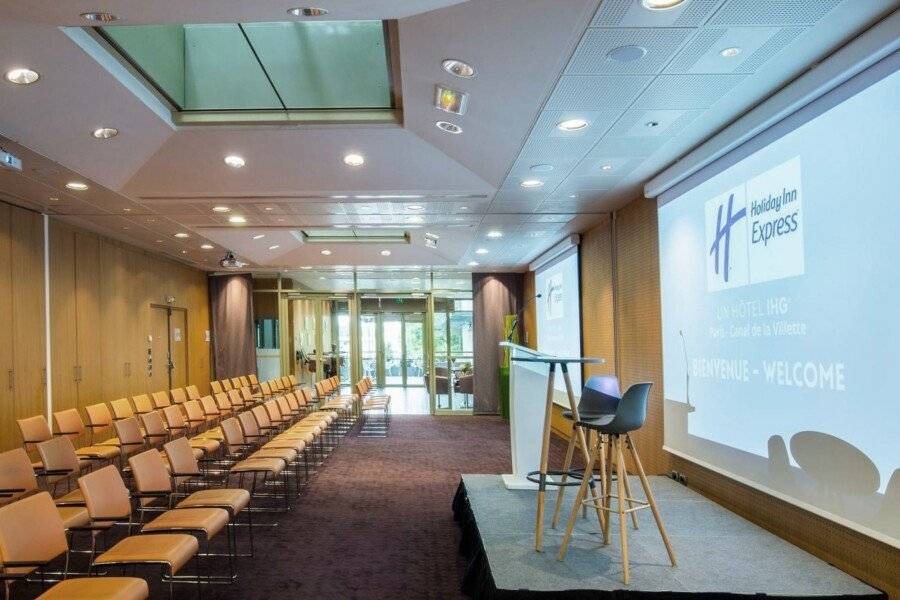 Holiday Inn Express-Canal De La Villette, an IHG Hotel conference room,meeting room,