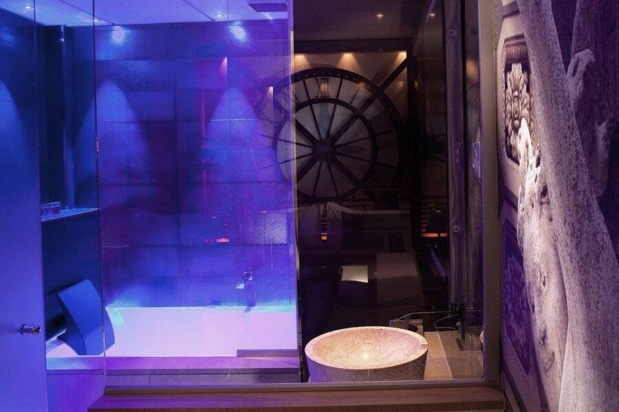 Secret de - Hotel & Spa bathtub,spa,