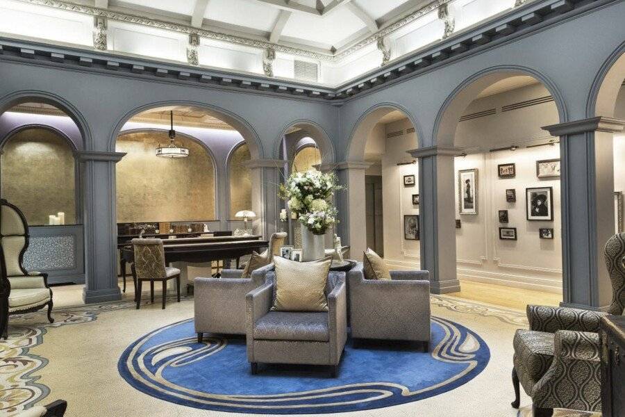 La Clef Louvre by The Crest Collection lobby