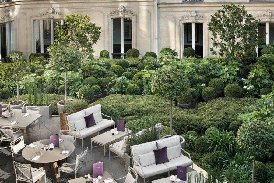 Hôtel Barrière Fouquet's ,garden