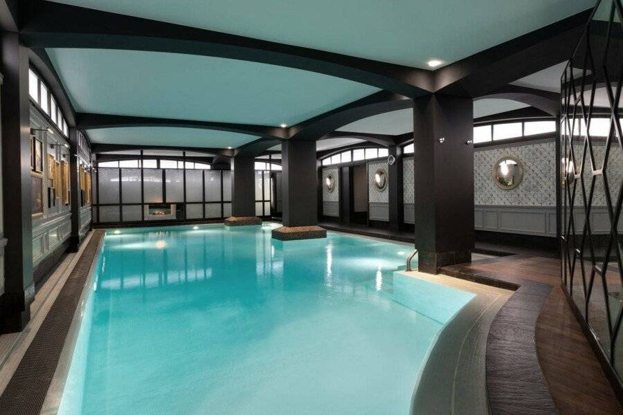 Hôtel Barrière Fouquet's indoor pool,spa