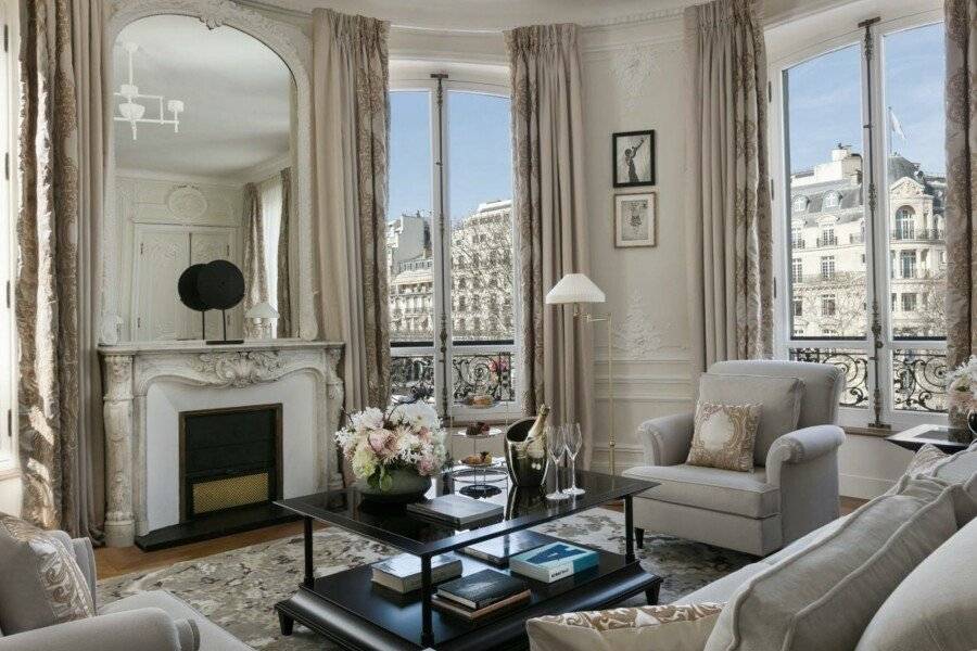 Hôtel Barrière Fouquet's hotel bedroom,ocean view